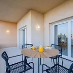 Oura - Views Of Sea, Bay & Old Town Apartament