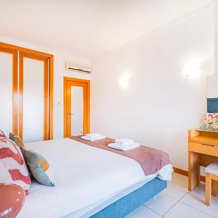Oura - Views Of Sea, Bay & Old Town Apartamento